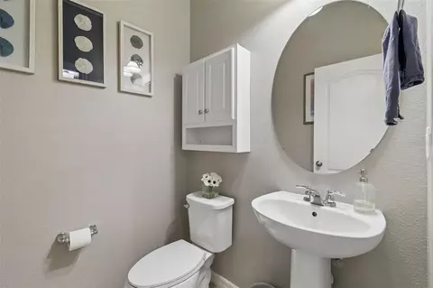 Bath - 10517 Massimo Dr, Wimauma, FL 33598 photo 1 of 9
