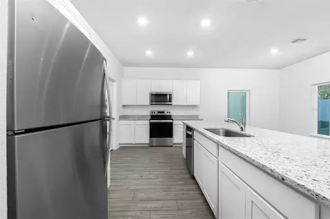 Kitchen - 13246 Tula Loop, Astatula, FL 34705 photo 3 of 3