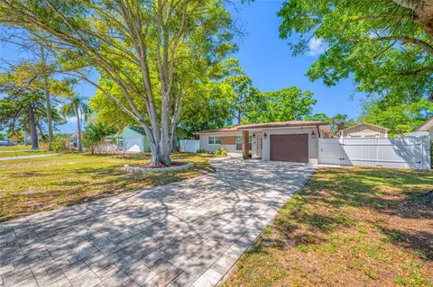 2212 NE Coachman Rd, Clearwater, FL 33765