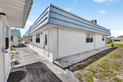 1801 Bedford Ln #27, Sun City Center, FL 33573