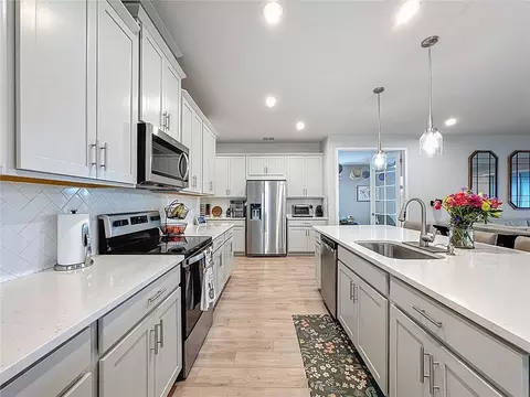 Kitchen - 5215 123rd Ave E, Parrish, FL 34219 photo 7 of 9