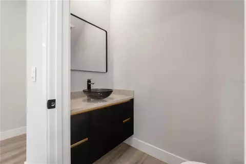 Bath - 3104 W Pine St, Tampa, FL 33607 photo 1 of 7