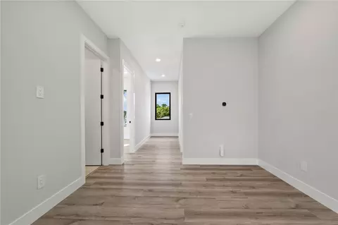 Entry Way - 3104 W Pine St, Tampa, FL 33607 photo 5 of 6