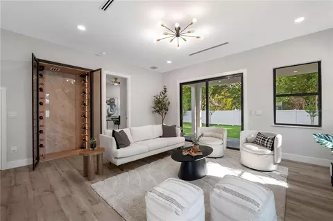 Living - 3104 W Pine St, Tampa, FL 33607 photo 2 of 3