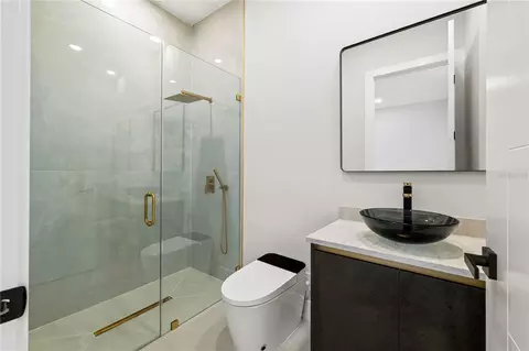Bath - 3104 W Pine St, Tampa, FL 33607 photo 6 of 7