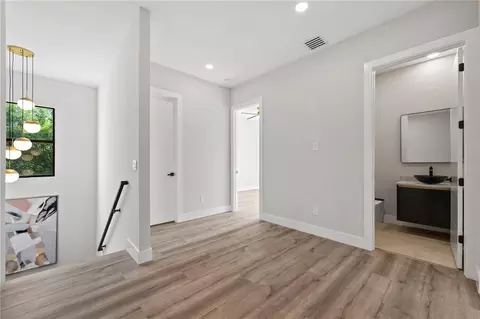 Entry Way - 3104 W Pine St, Tampa, FL 33607 photo 4 of 6