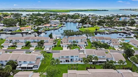 6490 Cape Hatteras Way NE #4, Saint Petersburg, FL 33702