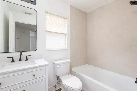 Bath - 11813 Prickly Pear Way, Seffner, FL 33584 photo 3 of 3
