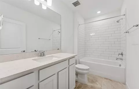 Bath - 5342 Spring Maiden Cir, Apollo Beach, FL 33572 photo 2 of 2