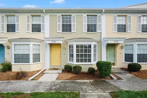 37306 Embassy Park Ln, Dade City, FL 33525