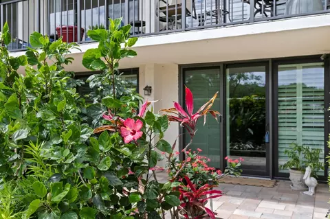 100 Oakmont Ln #105, Belleair, FL 33756