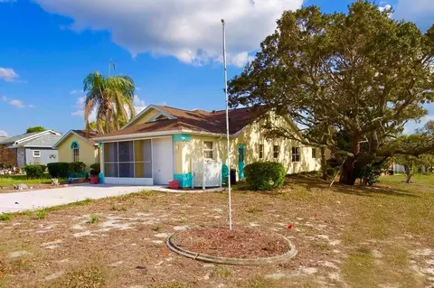 Exterior - 7404 Cool Breeze Ct, Spring Hill, FL 34607 photo 6 of 7