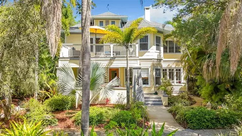 315 8th Ave NE, Saint Petersburg, FL 33701