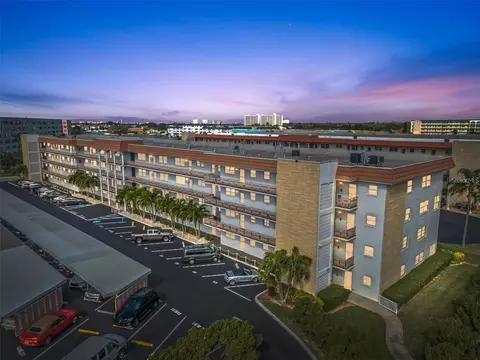3128 59th St S #303, Gulfport, FL 33707