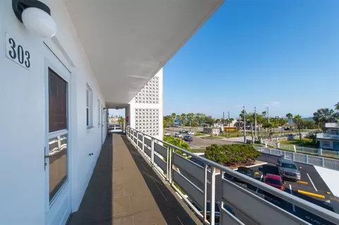 3128 59th St S #303, Gulfport, FL 33707