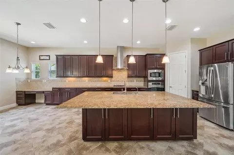 Kitchen - 5117 Longspur Ct, Lithia, FL 33547 photo 4 of 6