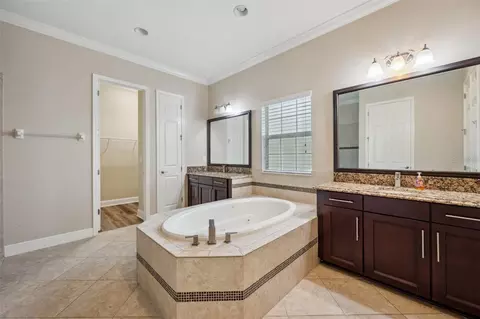Bath - 5117 Longspur Ct, Lithia, FL 33547 photo 3 of 7