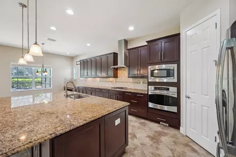 Kitchen - 5117 Longspur Ct, Lithia, FL 33547 photo 5 of 6
