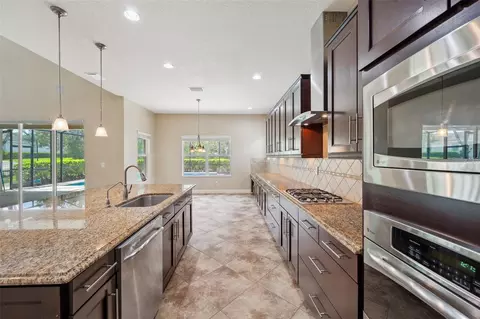 Kitchen - 5117 Longspur Ct, Lithia, FL 33547 photo 6 of 6
