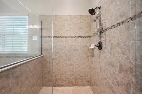 Bath - 5117 Longspur Ct, Lithia, FL 33547 photo 2 of 7