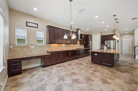 Kitchen - 5117 Longspur Ct, Lithia, FL 33547 photo 1 of 6