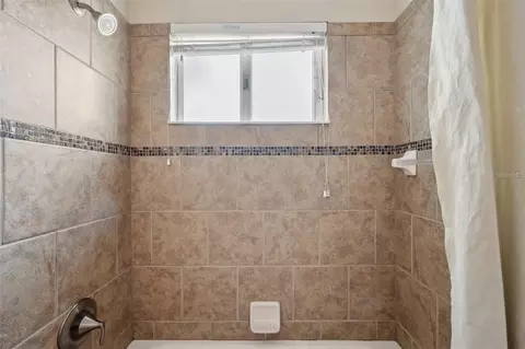 Bath - 5117 Longspur Ct, Lithia, FL 33547 photo 6 of 7