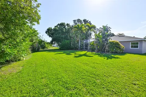 Exterior - 4061 Kingsfield Dr, Parrish, FL 34219 photo 11 of 16