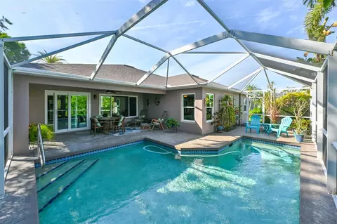 Exterior - 4061 Kingsfield Dr, Parrish, FL 34219 photo 9 of 16