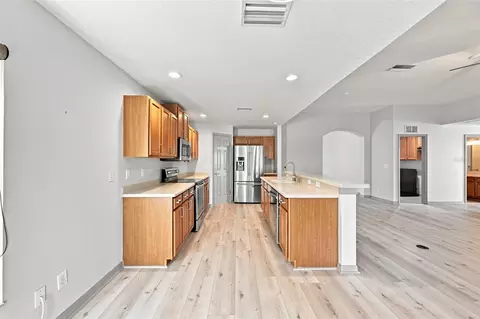 Kitchen - 4061 Kingsfield Dr, Parrish, FL 34219 photo 4 of 5