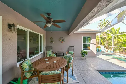 Exterior - 4061 Kingsfield Dr, Parrish, FL 34219 photo 6 of 16