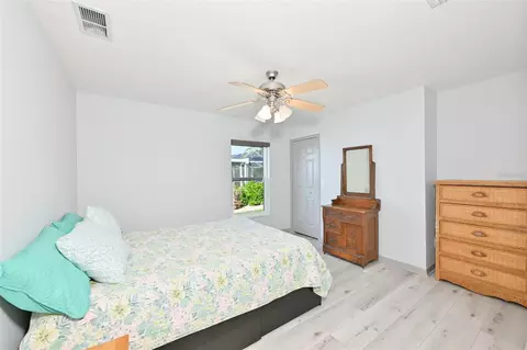 Bedroom - 4061 Kingsfield Dr, Parrish, FL 34219 photo 7 of 9