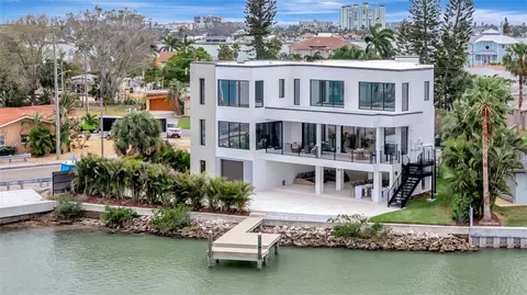 7176 S Shore Dr S, Saint Petersburg, FL 33707