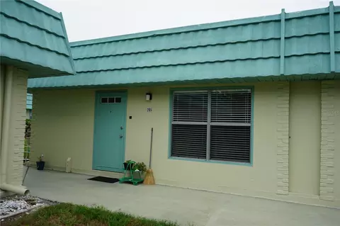 101 Cambridge Trl #205, Sun City Center, FL 33573