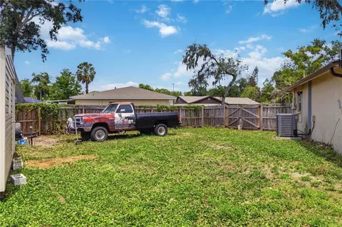 Exterior - 2935 Forest Cir, Seffner, FL 33584 photo 8 of 11