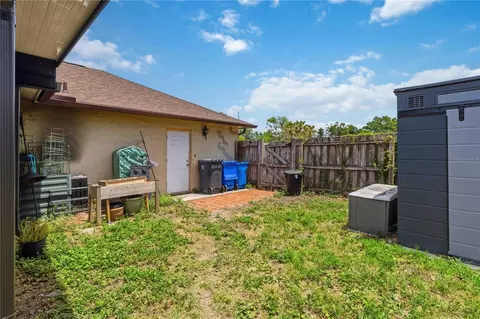 Exterior - 2935 Forest Cir, Seffner, FL 33584 photo 7 of 11