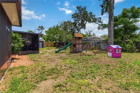 Exterior - 2935 Forest Cir, Seffner, FL 33584 photo 5 of 11