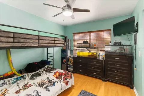 Bedroom - 2935 Forest Cir, Seffner, FL 33584 photo 7 of 9