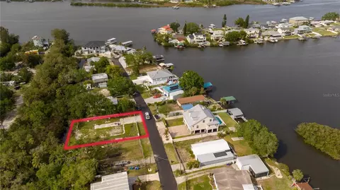 9923 Alavista Dr, Gibsonton, FL 33534
