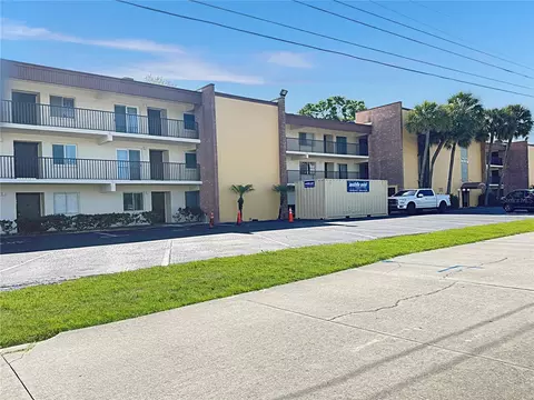 4435 1st St NE #103, Saint Petersburg, FL 33703