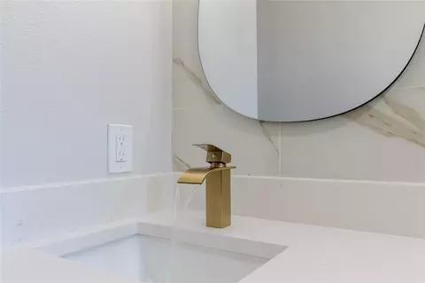 Bath - 10889 124th Ave, Largo, FL 33778 photo 5 of 5