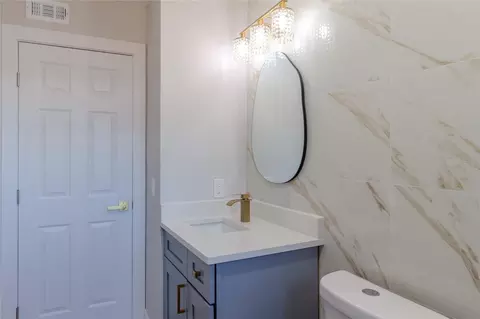 Bath - 10889 124th Ave, Largo, FL 33778 photo 4 of 5