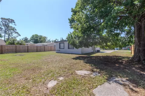 Exterior - 10889 124th Ave, Largo, FL 33778 photo 13 of 18