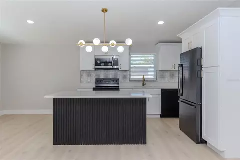 Kitchen - 10889 124th Ave, Largo, FL 33778 photo 1 of 2