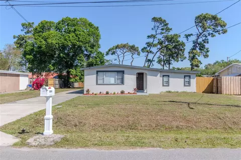 Exterior - 10889 124th Ave, Largo, FL 33778 photo 4 of 18