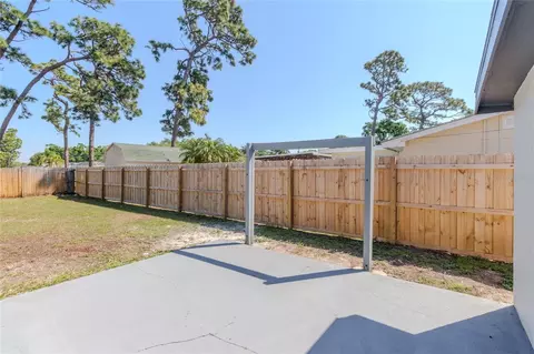 Exterior - 10889 124th Ave, Largo, FL 33778 photo 18 of 18