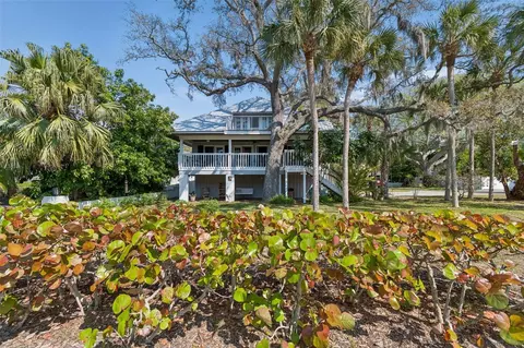600 N Mayo St, Crystal Beach, FL 34681