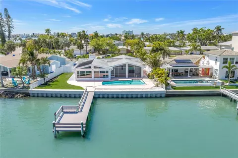 6984 S Shore Dr S, Saint Petersburg, FL 33707