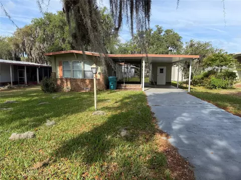 5562 Lansing Dr, Wildwood, FL 34785