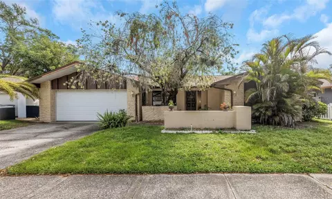 107 Country Villas Dr, Safety Harbor, FL 34695