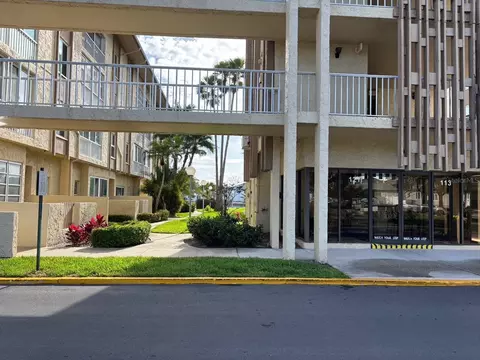 121 Island Way #331, Clearwater Beach, FL 33767